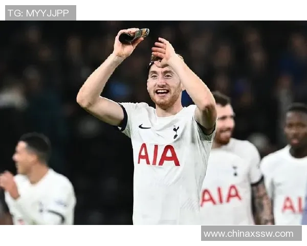 足球球星微笑背后的故事：他们如何用笑容打破压力与困境