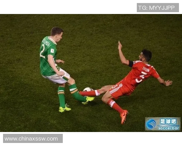 足球巨星风采尽显装饰画作品打造运动激情与艺术魅力结合的独特空间氛围